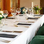 Hotel Le Cro-Magnon - Hotel & Restaurant - Piscine - Climatisation 3*