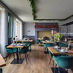 Le Cro-Magnon - Hotel & Restaurant - Piscine - Climatisation Hotel 3*