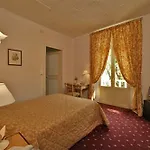 Hotel Le Cro-Magnon - Hotel & Restaurant - Piscine - Climatisation 3*