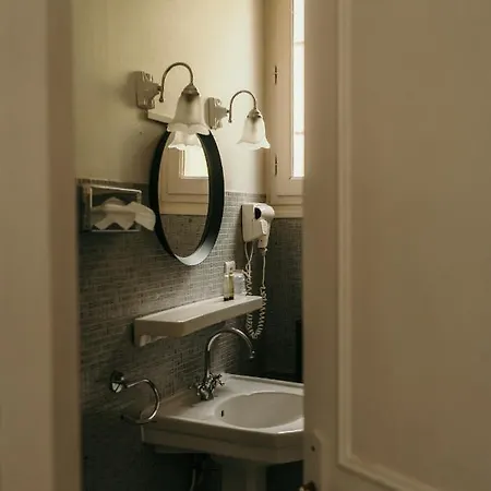 Le Cro-magnon Hotel 3*