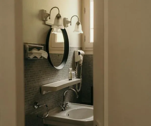 Le Cro-magnon Hotel 3*