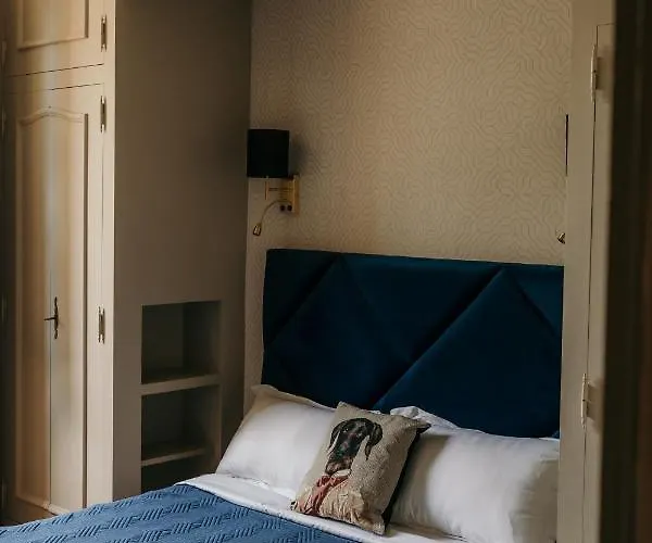 Le Cro-magnon Les Eyzies