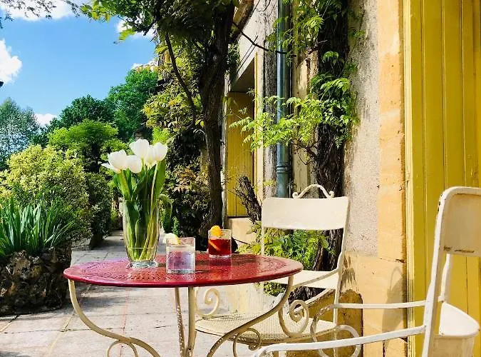 Le Cro-magnon Hotel 3*