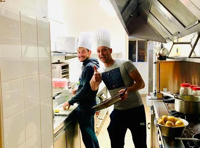 Le Cro-magnon Les Eyzies